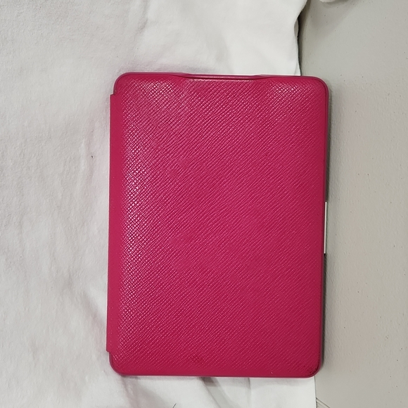 Kindle Case Textured Raspberry Color Magnetic Closure - Picture 3 of 8